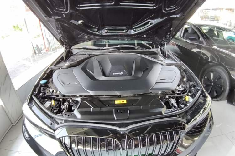Used BMW i3 2022 eDrive 35 L Engine Bay