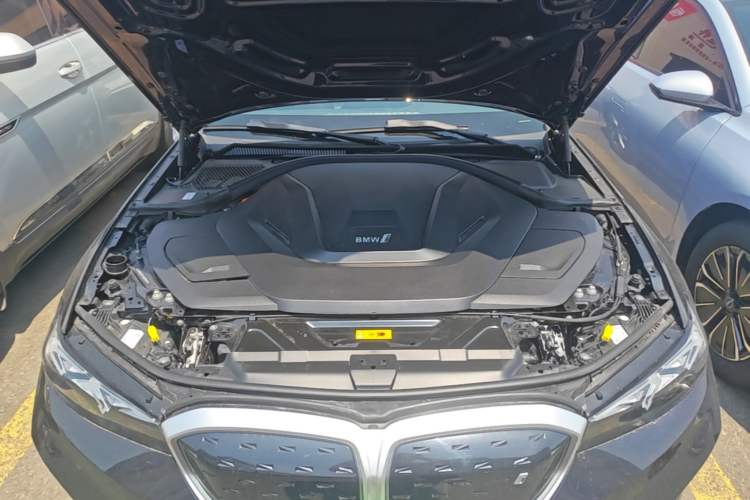 Used BMW i3 2022 eDrive 35 L Engine Bay