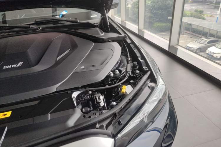 Used BMW i3 2022 eDrive 35 L Engine Bay Left