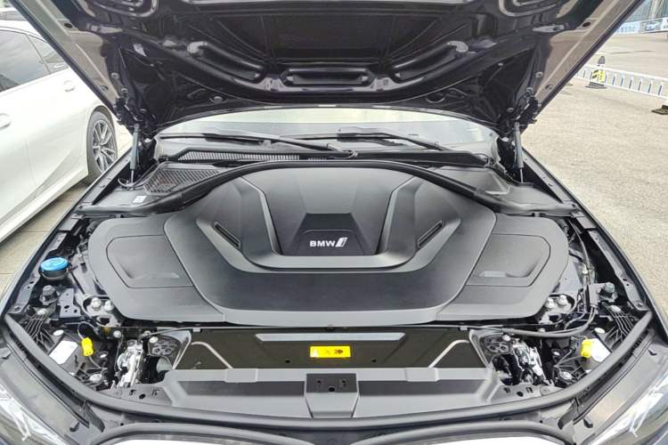Used BMW i3 2022 eDrive 35 L Engine Bay