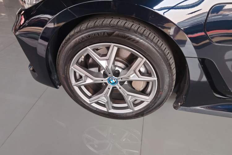 Used BMW i3 2022 eDrive 35 L Exterior 4