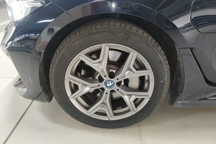 Used BMW i3 2022 eDrive 35 L Exterior 4