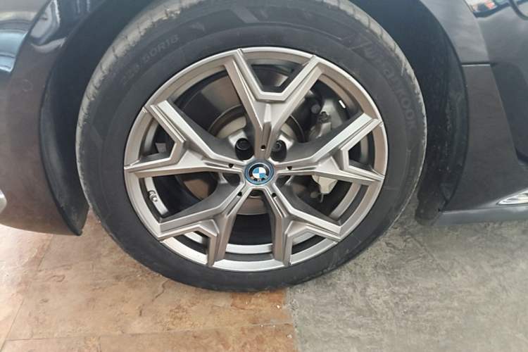 Used BMW i3 2022 eDrive 35 L Exterior 4