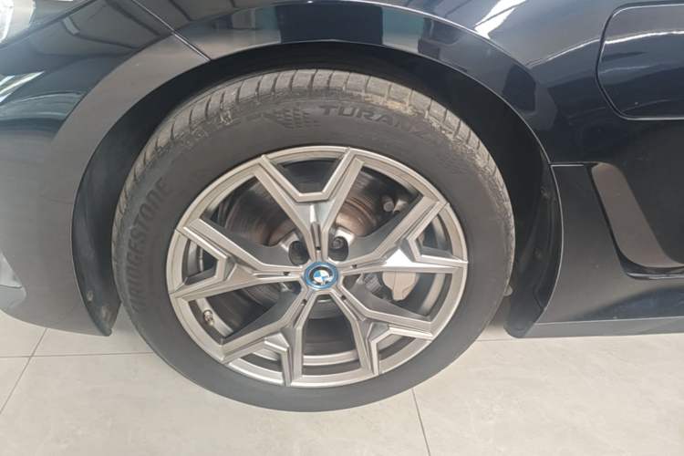 Used BMW i3 2022 eDrive 35 L Exterior 4