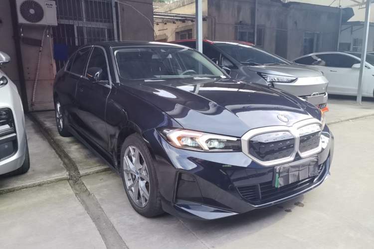 Used BMW i3 2022 eDrive 35 L Front Right 45 Deg