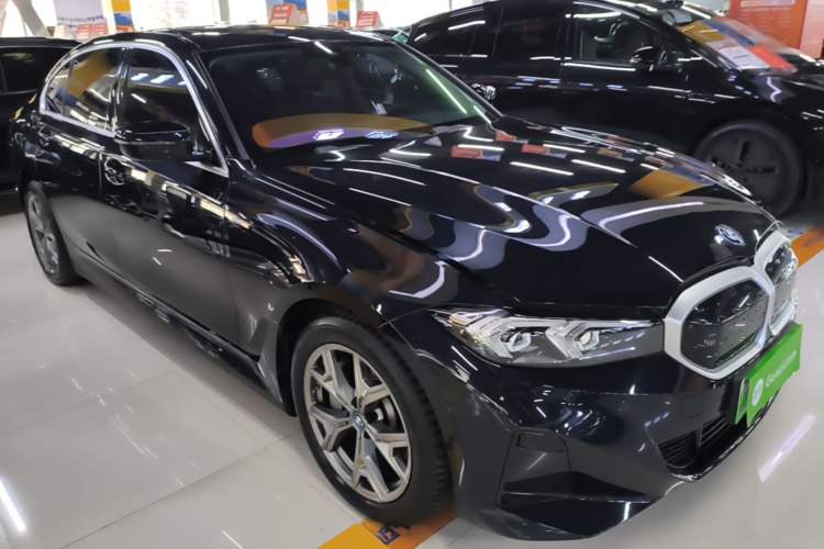 Used BMW i3 2022 eDrive 35 L Front Right 45 Deg