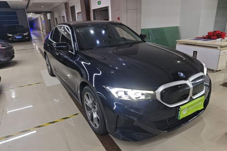 Used BMW i3 2022 eDrive 35 L Front Right 45 Deg
