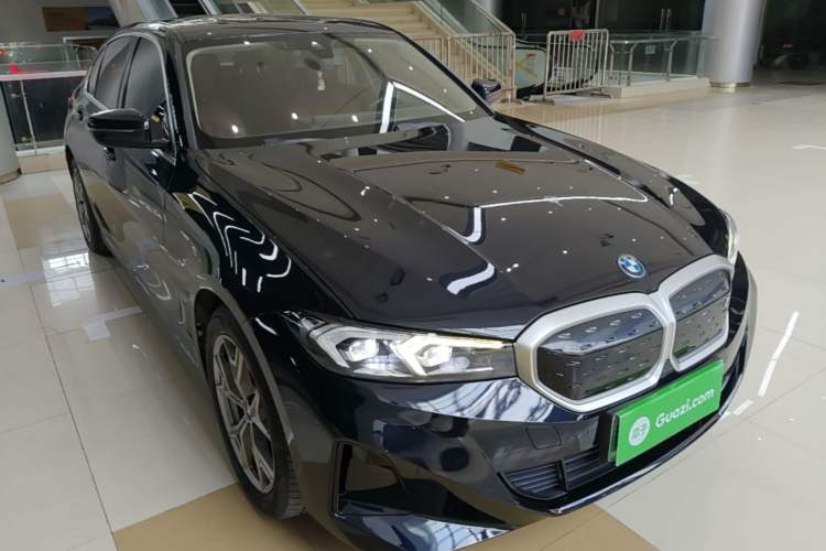 Used BMW i3 2022 eDrive 35 L Front Right 45 Deg