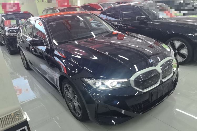 Used BMW i3 2022 eDrive 35 L Front Right 45 Deg