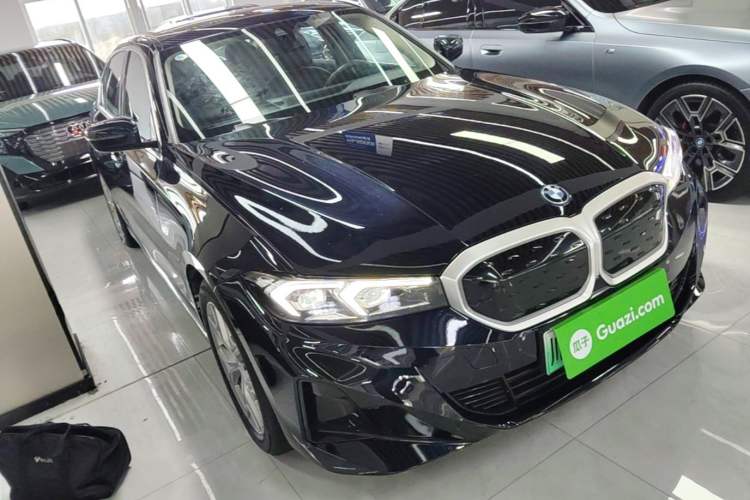 Used BMW i3 2022 eDrive 35 L Front Right 45 Deg