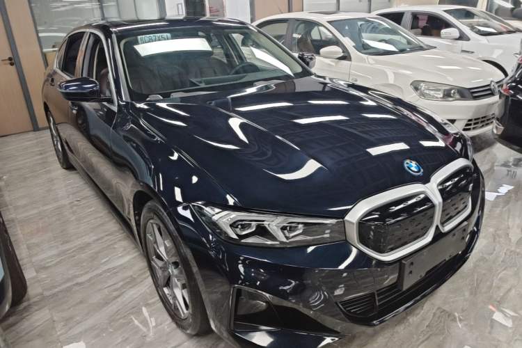 Used BMW i3 2022 eDrive 35 L Front Right 45 Deg
