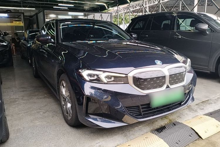 Used BMW i3 2022 eDrive 35 L Front Right 45 Deg