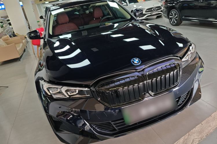 Used BMW i3 2022 eDrive 35 L Front Right 45 Deg