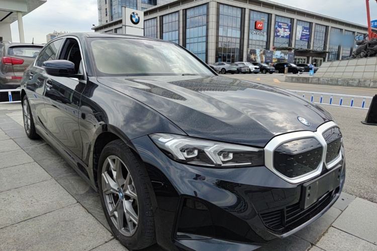 Used BMW i3 2022 eDrive 35 L Front Right 45 Deg
