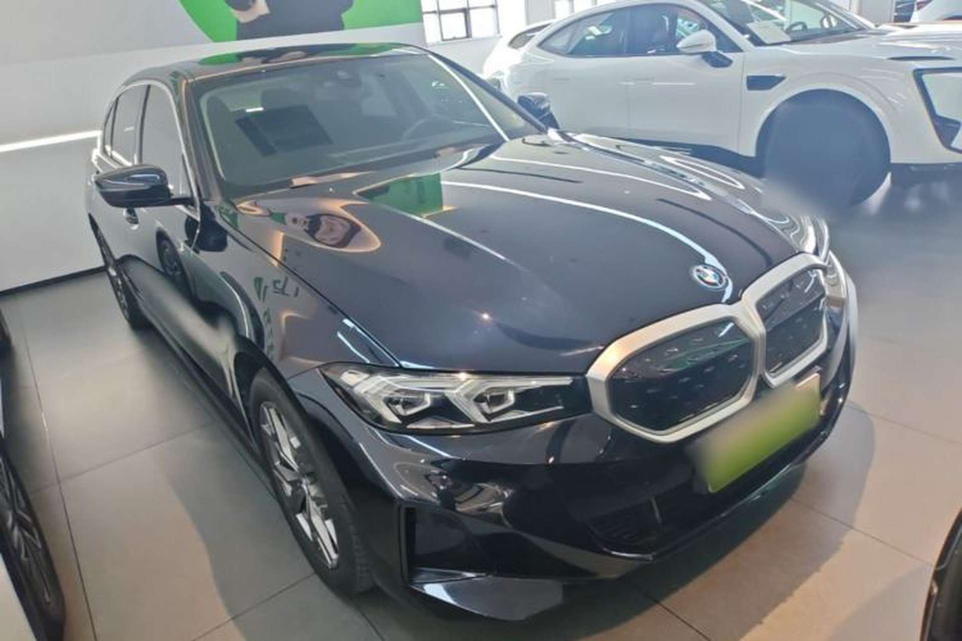 Used BMW i3 2022 eDrive 35 L Front Right 45 Deg