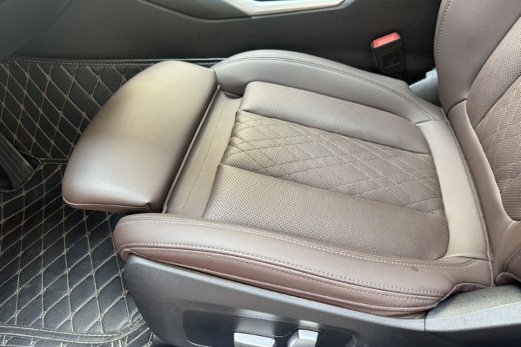 Used BMW i3 2022 eDrive 35 L Interior 10