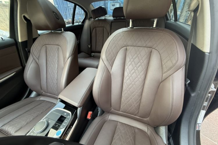 Used BMW i3 2022 eDrive 35 L Interior 14