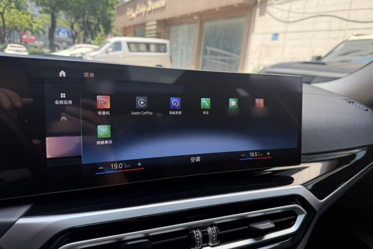 Used BMW i3 2022 eDrive 35 L Interior 15