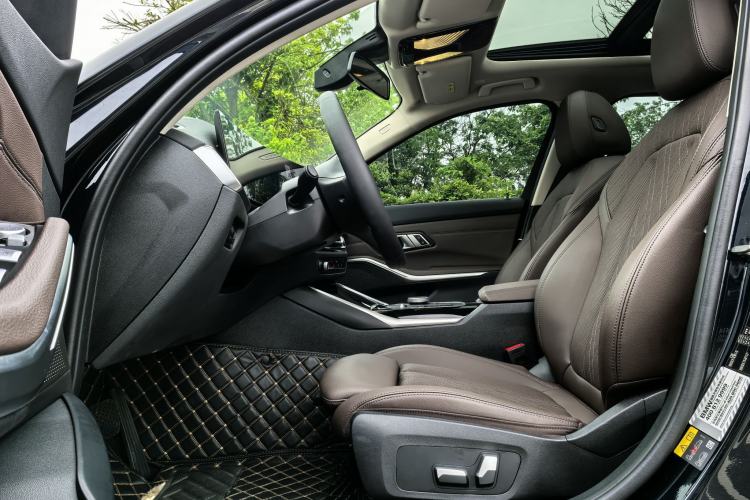 Used BMW i3 2022 eDrive 35 L Interior 2