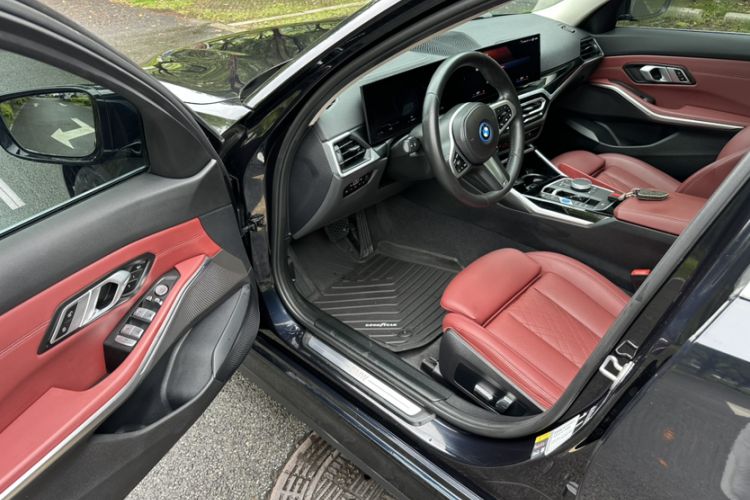 Used BMW i3 2022 eDrive 35 L Interior 2