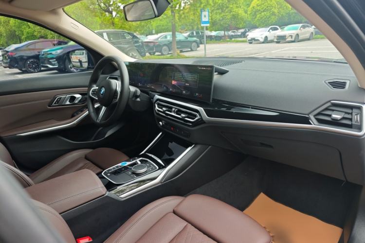 Used BMW i3 2022 eDrive 35 L Interior 2