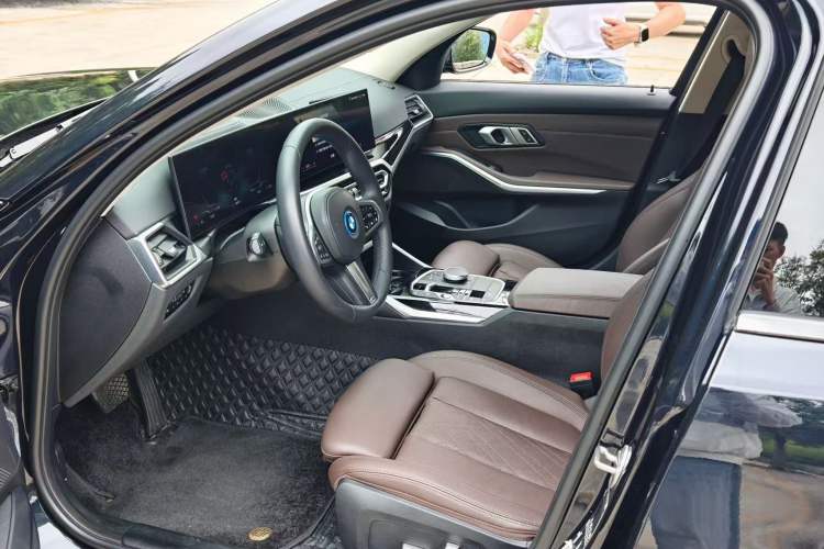 Used BMW i3 2022 eDrive 35 L Interior 2