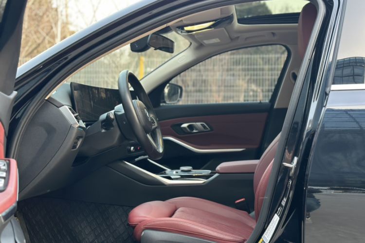 Used BMW i3 2022 eDrive 35 L Interior 3