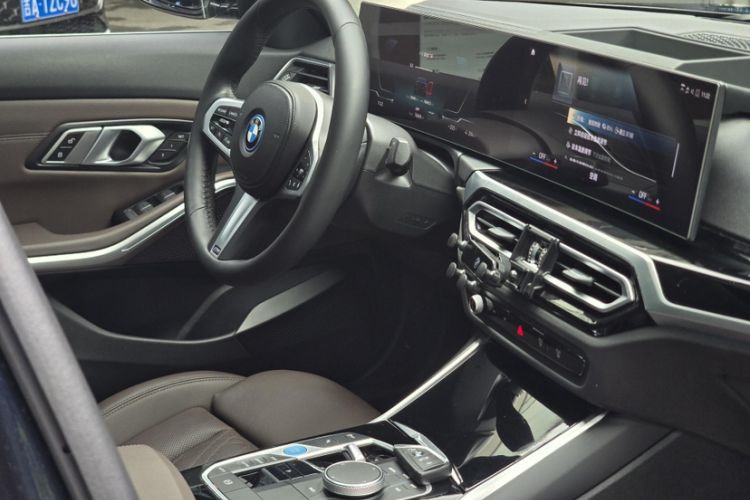 Used BMW i3 2022 eDrive 35 L Interior 3