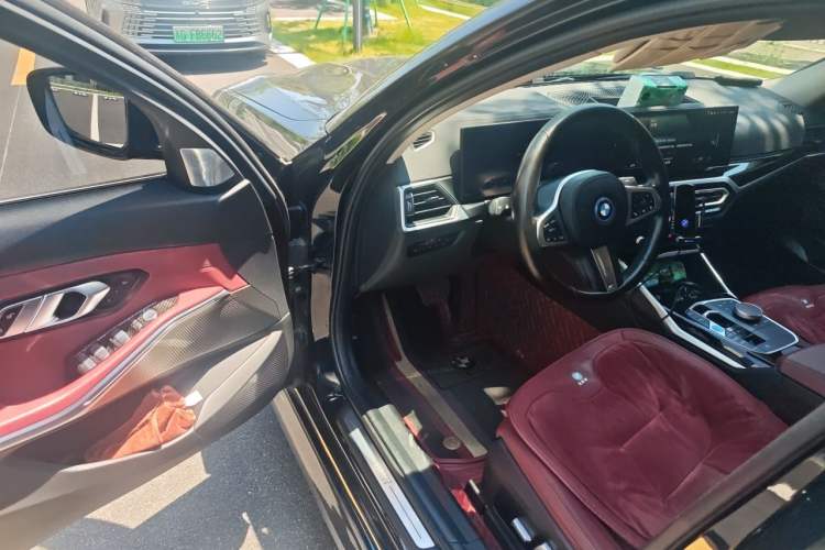 Used BMW i3 2022 eDrive 35 L Interior 3