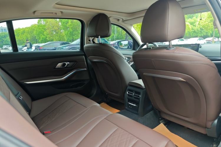 Used BMW i3 2022 eDrive 35 L Interior 3