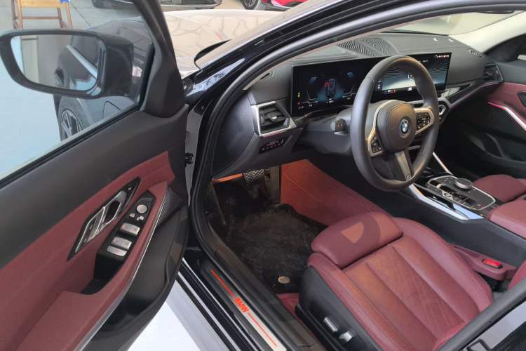 Used BMW i3 2022 eDrive 35 L Interior 3