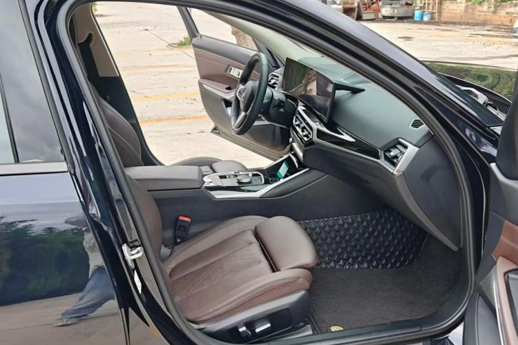 Used BMW i3 2022 eDrive 35 L Interior 3
