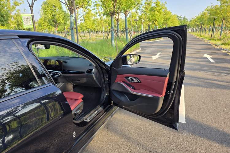 Used BMW i3 2022 eDrive 35 L Interior 4