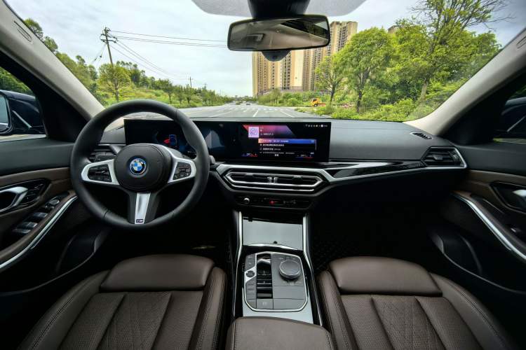 Used BMW i3 2022 eDrive 35 L Interior 4