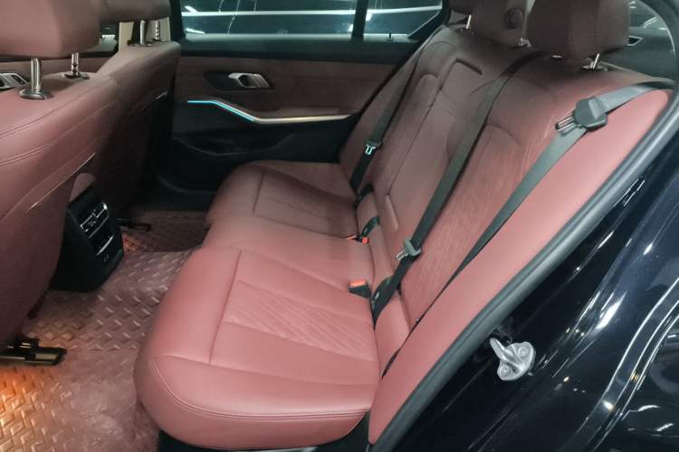 Used BMW i3 2022 eDrive 35 L Interior 4