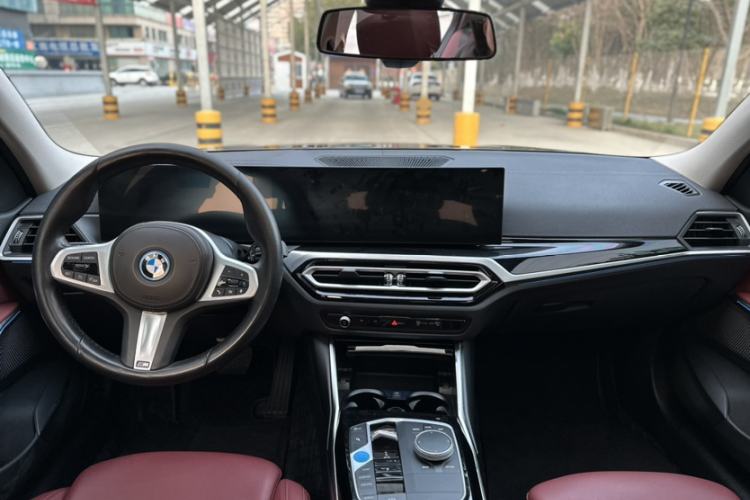 Used BMW i3 2022 eDrive 35 L Interior 4