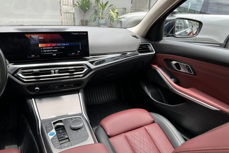 Used BMW i3 2022 eDrive 35 L Interior 4