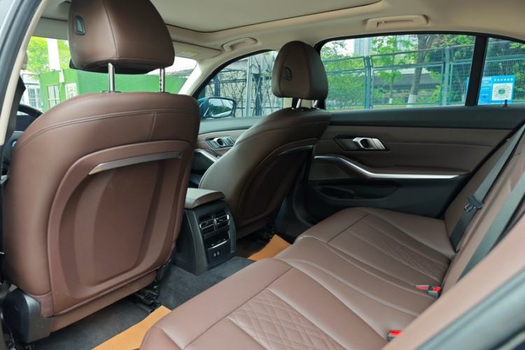 Used BMW i3 2022 eDrive 35 L Interior 4