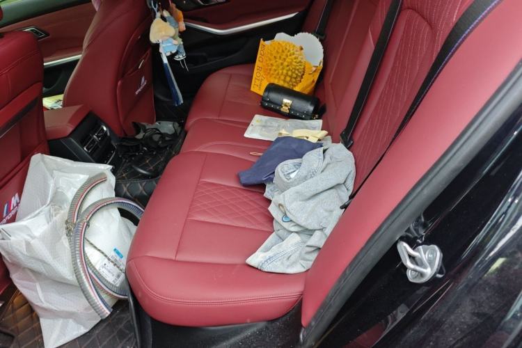 Used BMW i3 2022 eDrive 35 L Interior 4