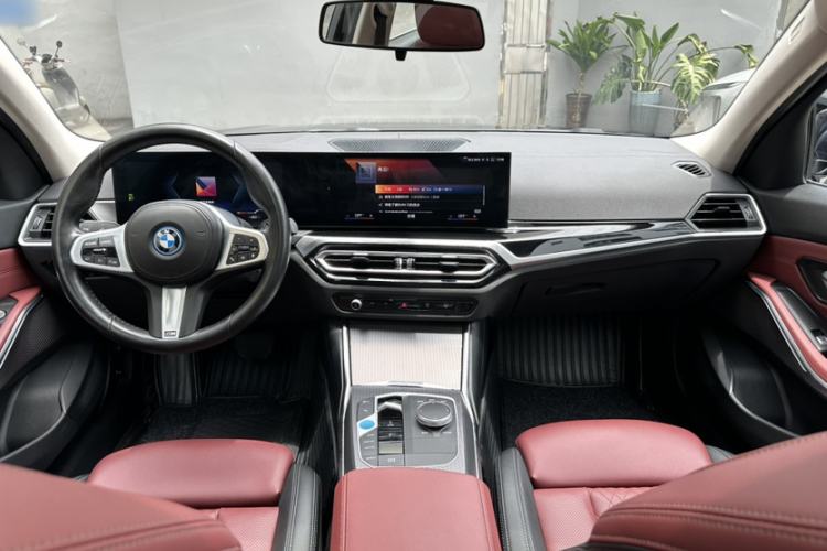 Used BMW i3 2022 eDrive 35 L Interior 5