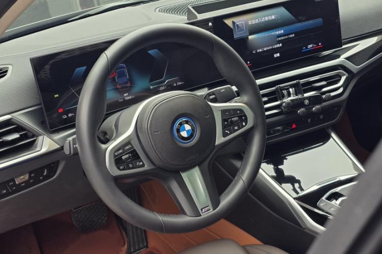 Used BMW i3 2022 eDrive 35 L Interior 5
