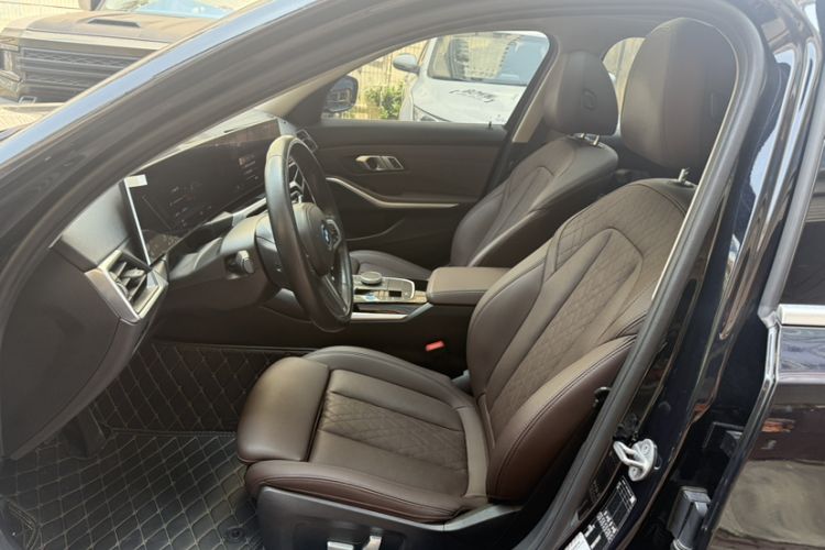 Used BMW i3 2022 eDrive 35 L Interior 5