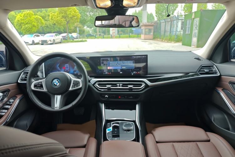 Used BMW i3 2022 eDrive 35 L Interior 5