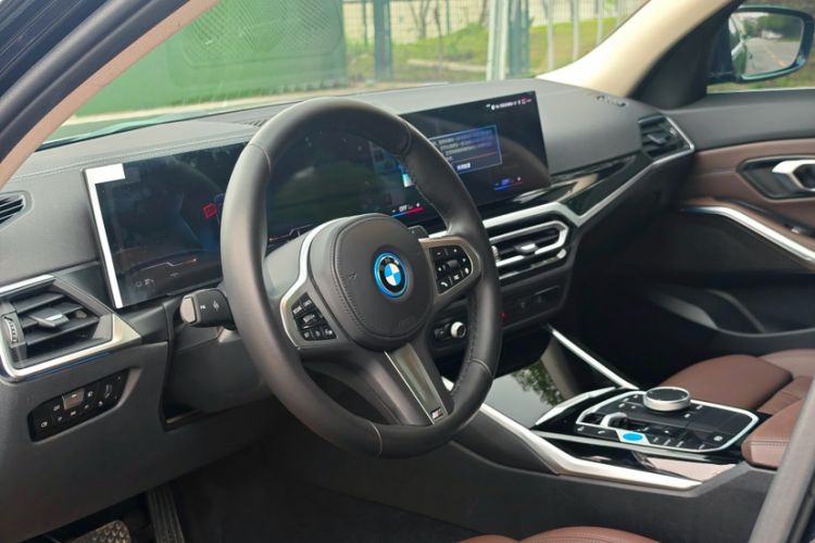 Used BMW i3 2022 eDrive 35 L Interior 6