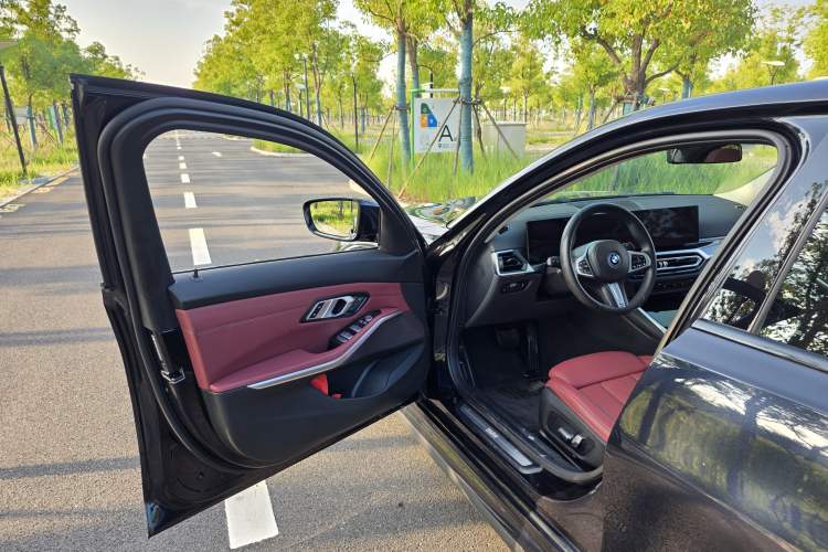 Used BMW i3 2022 eDrive 35 L Interior 9