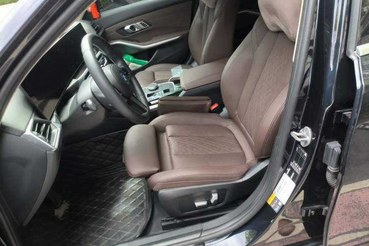 Used BMW i3 2022 eDrive 35 L Left Front Seat