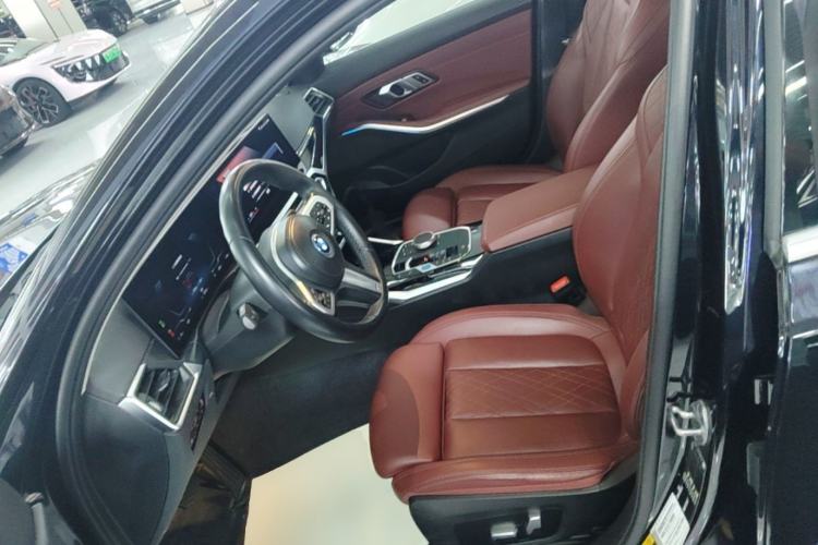 Used BMW i3 2022 eDrive 35 L Left Front Seat