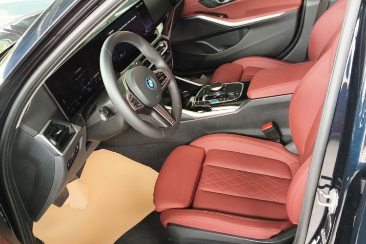 Used BMW i3 2022 eDrive 35 L Left Front Seat