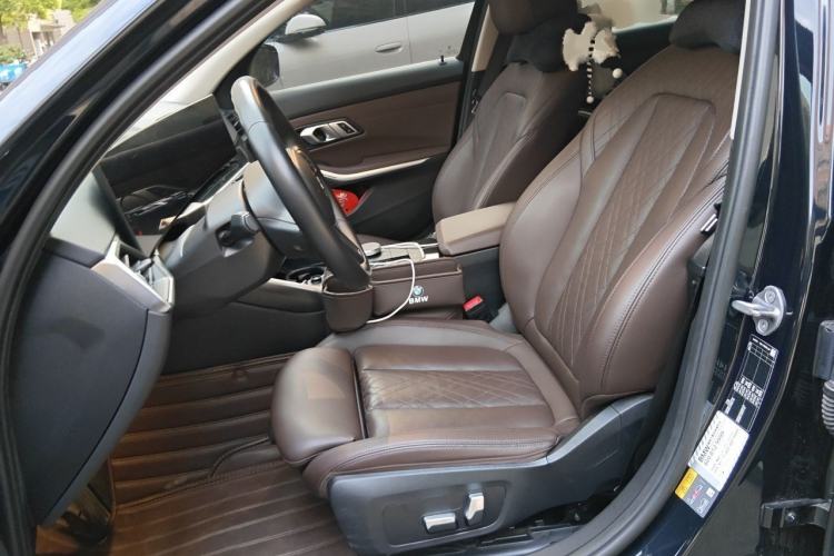 Used BMW i3 2022 eDrive 35 L Left Front Seat