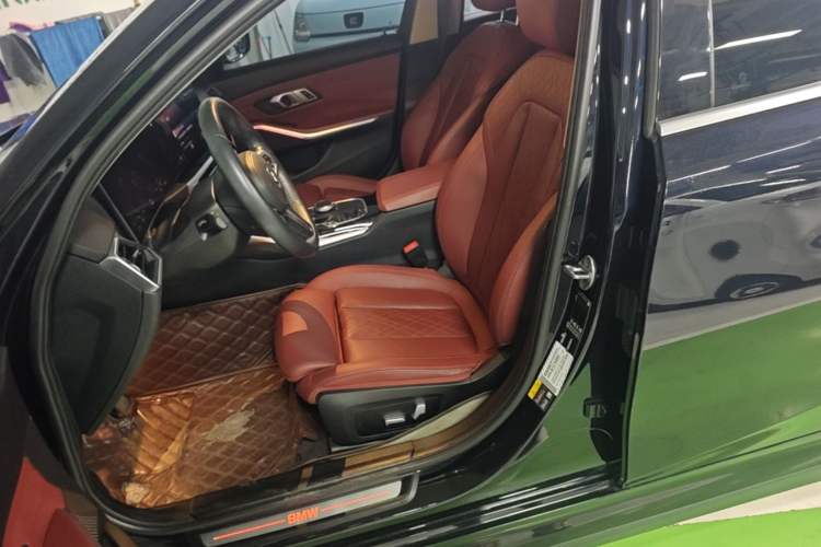 Used BMW i3 2022 eDrive 35 L Left Front Seat